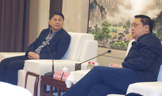 重慶銅梁區(qū)區(qū)委書(shū)記陳勇與我院國(guó)家高新區(qū)調(diào)研組專(zhuān)家親切會(huì)晤